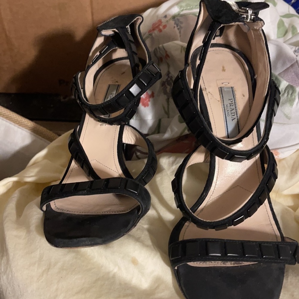 Prada - Picture 2 of 4